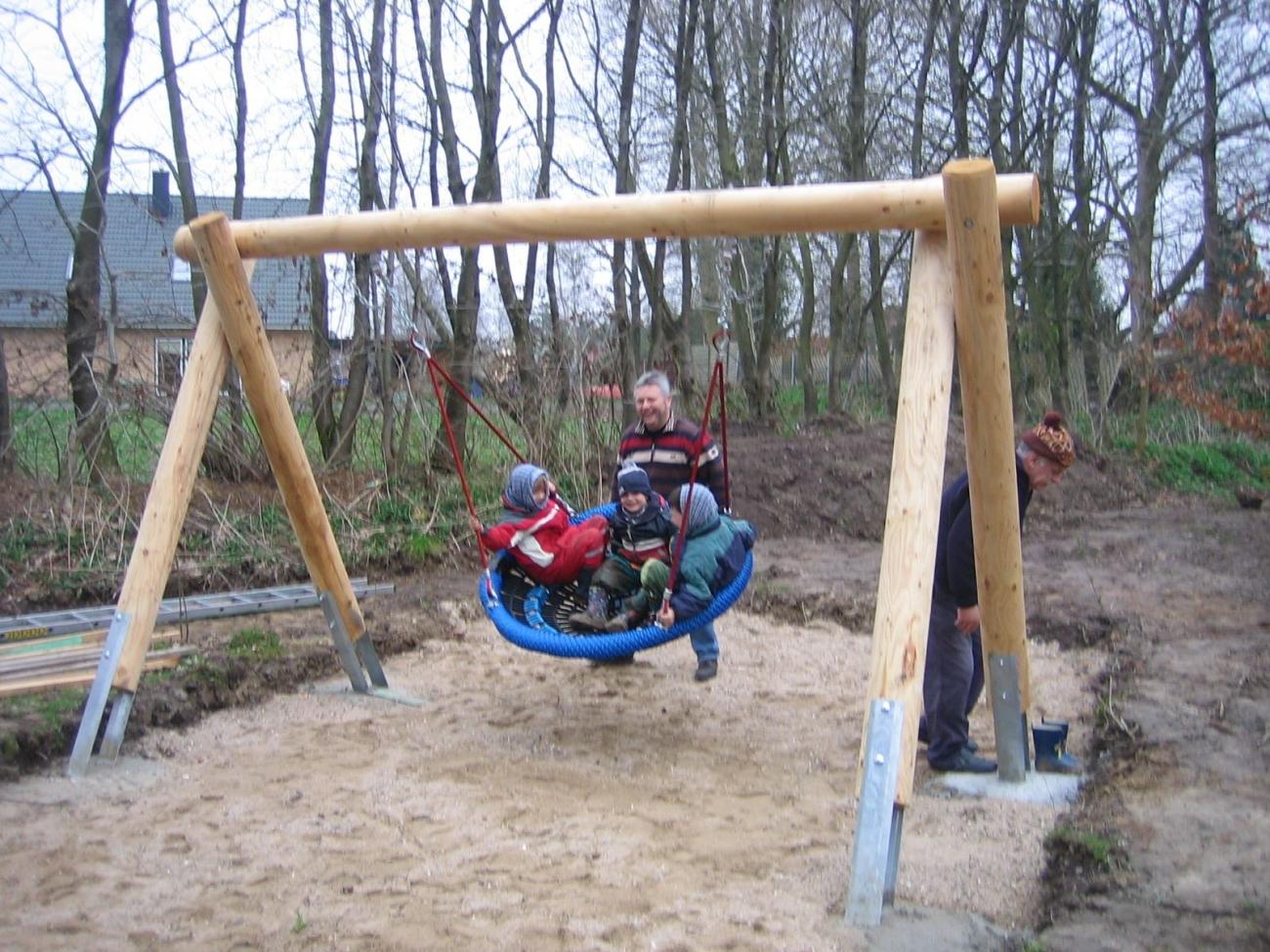 Gemeinsam macht Schaukeln am meisten Spaß.