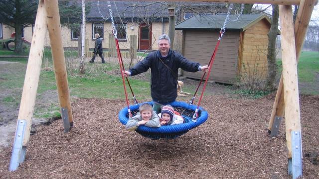 Kinder lieben Nestschaukeln.