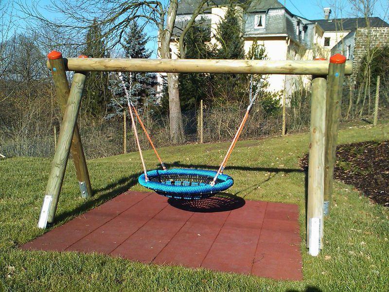 Netschaukel mit Fallschutz.