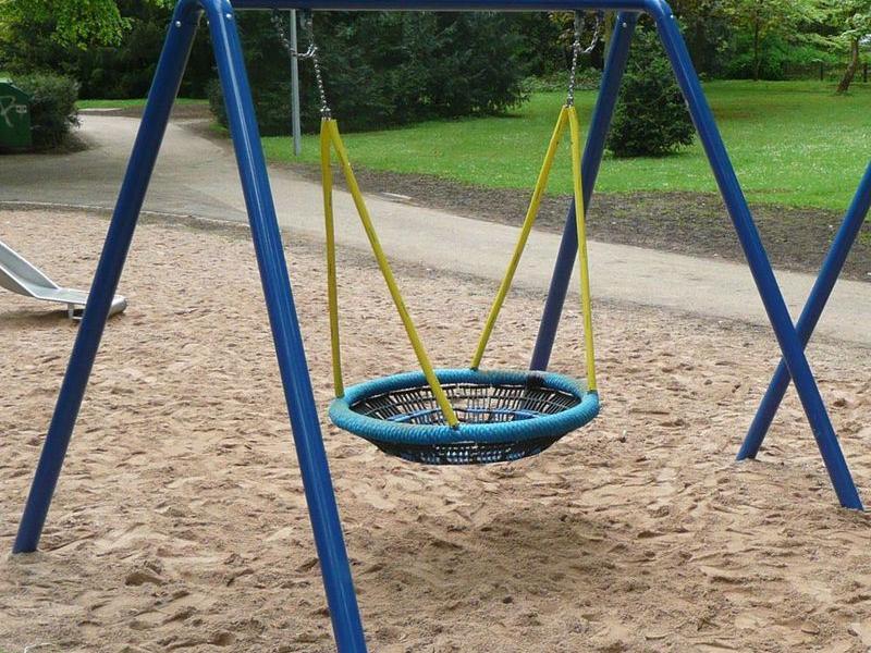 Stahl-Nestschaukeln gibt es in verschiedenen Farben.